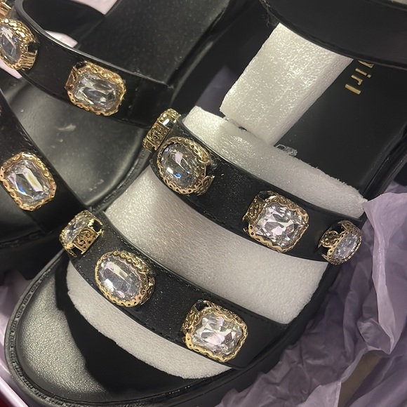 Jeweled black chunky sandal’s - Picture 7 of 13